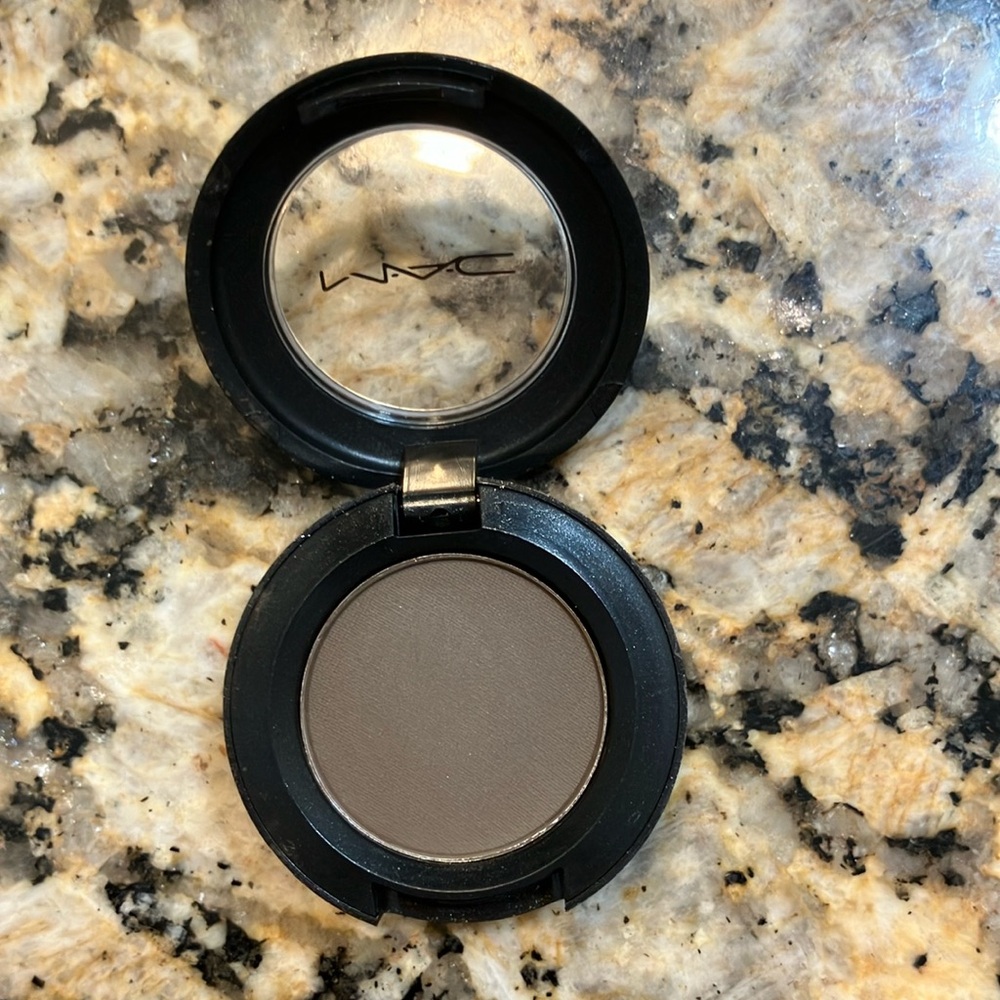 MAC cosmetics diamond dove eyeshadow